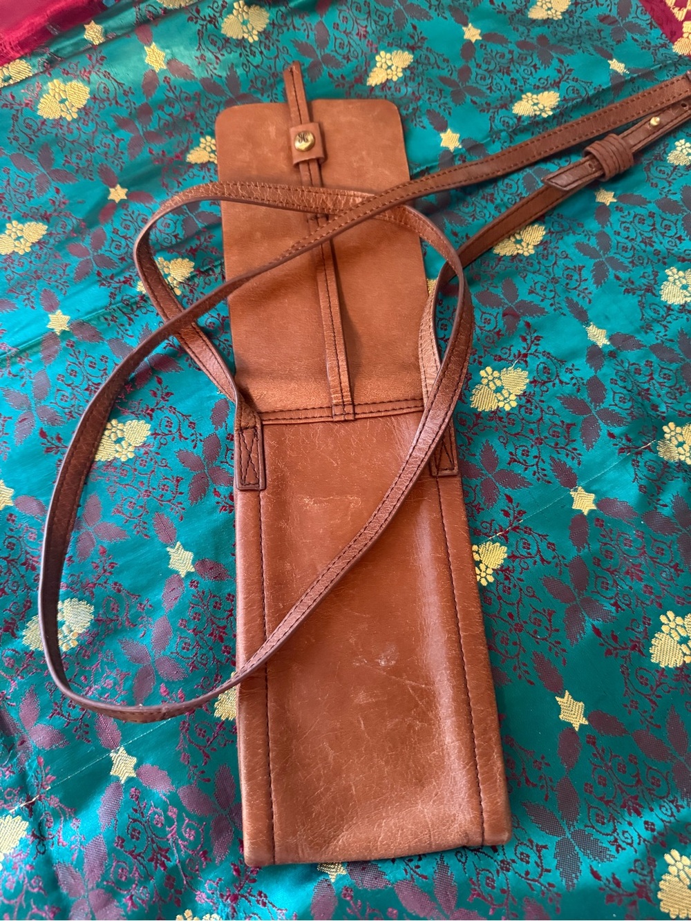 Hobo International Token Leather Smartphone Wallet Crossbody-Caramel - Picture 6 of 6